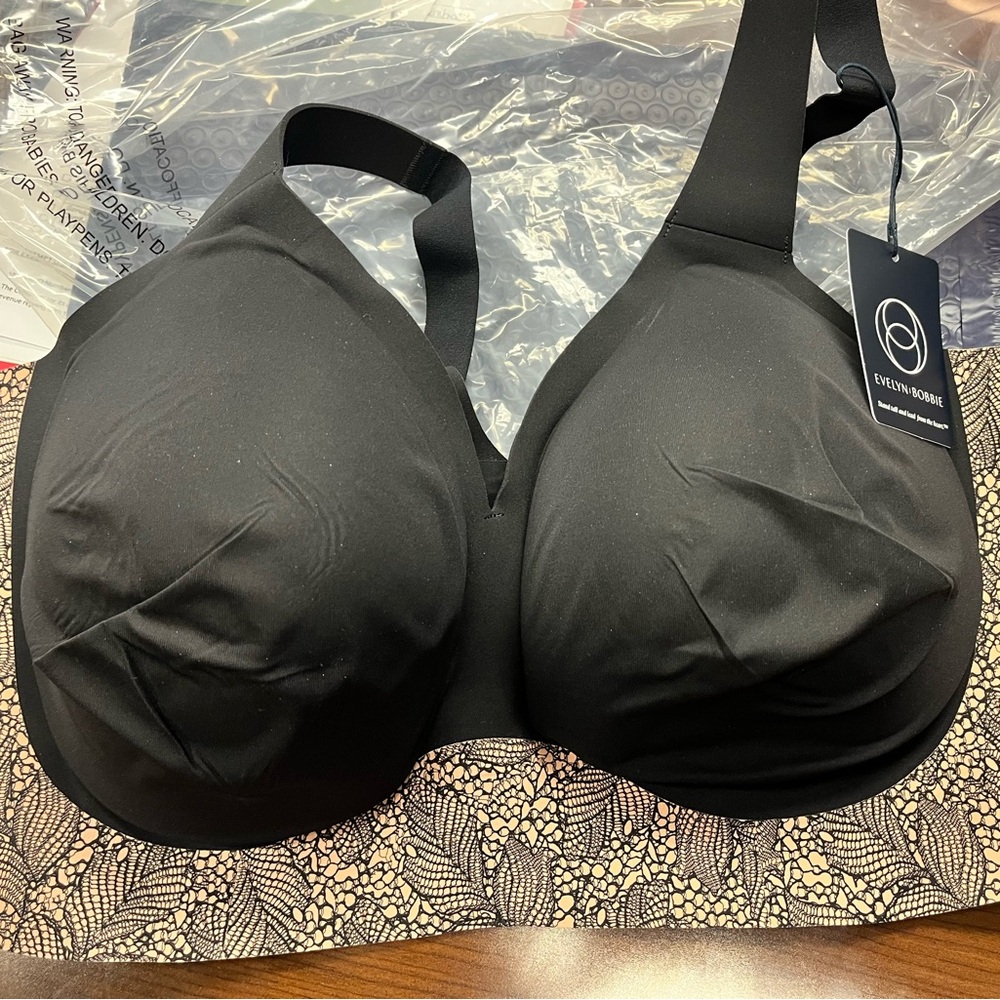 Evelyn and Bobbie Starlette Plunge Bra - NWT - Black w/beige lace